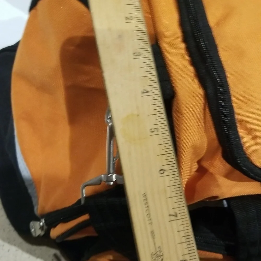 Multiple zippered pockets duffle EUC